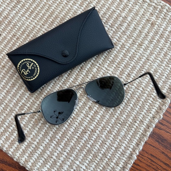 Black Aviator Ray-Ban Sunglasses - Picture 3 of 3